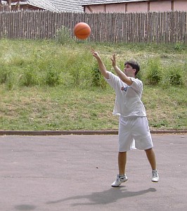 Steve beim Basketball.
