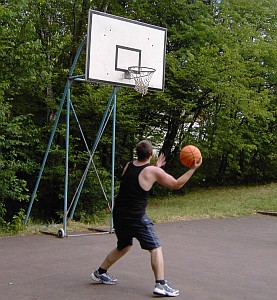 Waldemar beim Basketball.